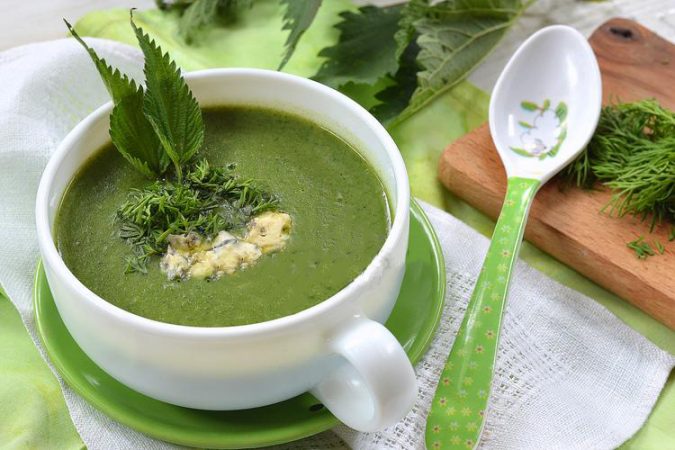 Žalioji vištienos ir dilgėlių sriuba