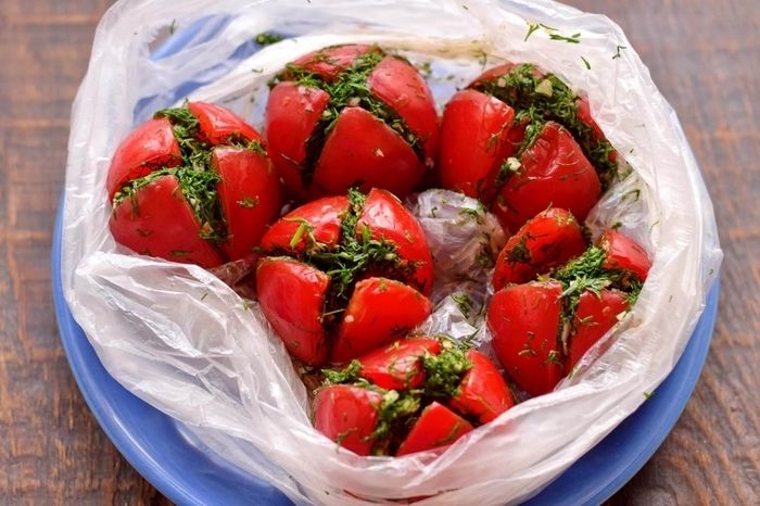 Greitai sudytų pomidorų receptas