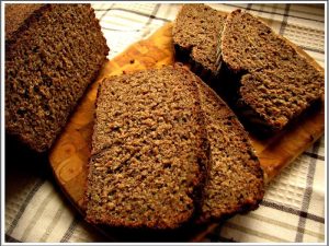 Juodos naminės duonos receptas