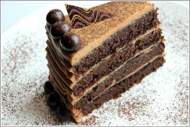 Šokoladinis kavos tortas su karameliniu kremu