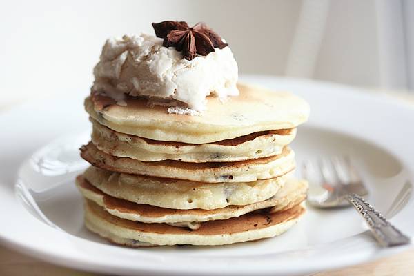 Simple pancakes with chocolate ice cream