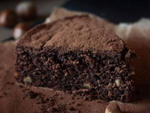 Kakavinis pyragas su lazdynų riešutais receptas