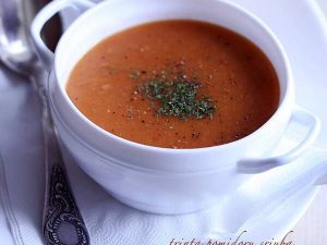 Trinta pomidorų sriuba su prieskoniais