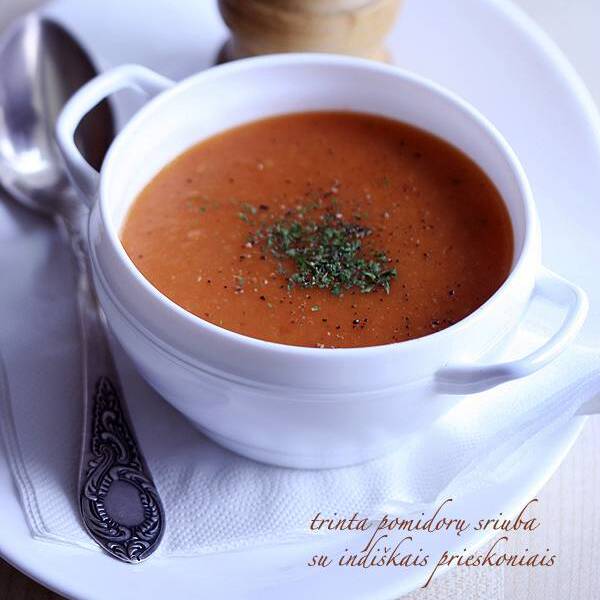 Trinta pomidorų sriuba su prieskoniais