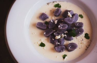 Mėlynų bulvių virtinukai su Castelmagno sūriu receptas