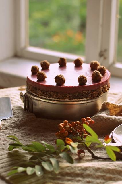 Šokoladinis tortas su bruknių putėsiais receptas