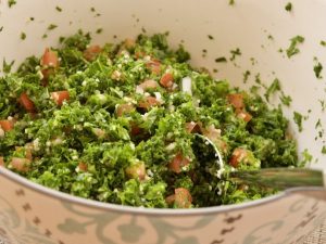 Žaliųjų kopūstų salotų receptas
