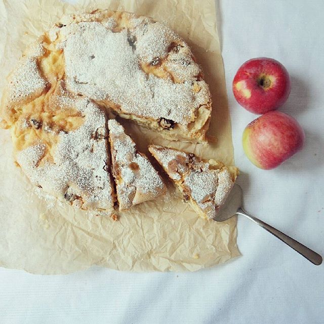 Biskvitinio obuolių pyrago receptas