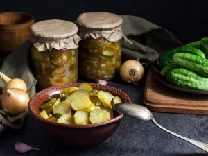 Pjaustytų agurkų žiemai receptas