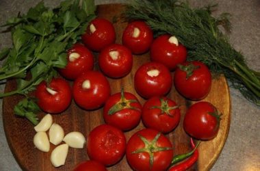 Marinuotų pomidorų su česnaku receptas