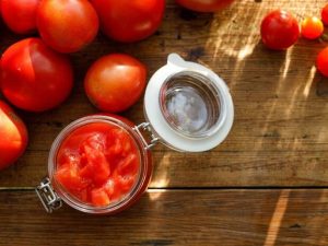 Pomidorų savo sultyse su obuolių actu receptas