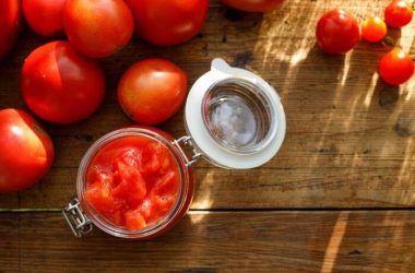 Pomidorų savo sultyse su obuolių actu receptas