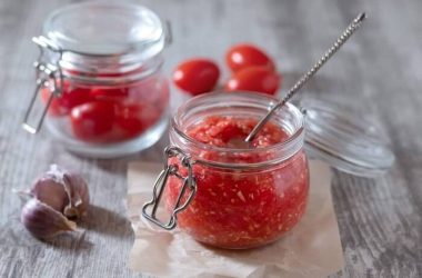 Pomidorų padažo su česnaku receptas