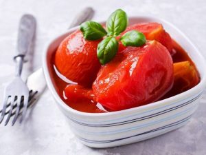 Pomidorų savo sultyse receptas žiemai