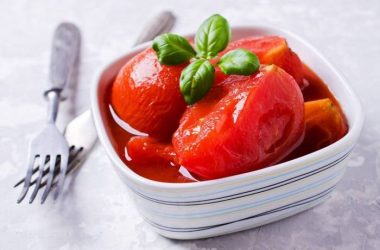 Pomidorų savo sultyse receptas žiemai
