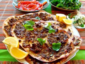 Turkiškos Lahmacun picos receptas