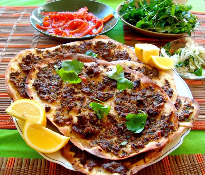 Turkiškos Lahmacun picos receptas