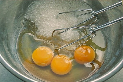 Kiaušinių plakimas mikserio pagalba